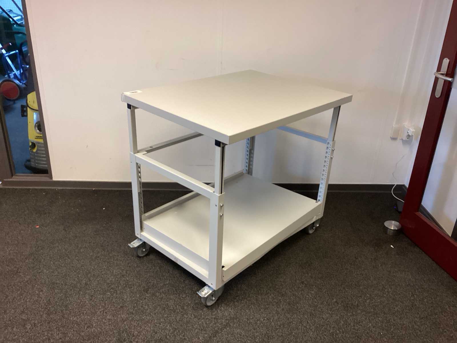 In hoogte verstelbare mobiele werkbank 1000x750 mm