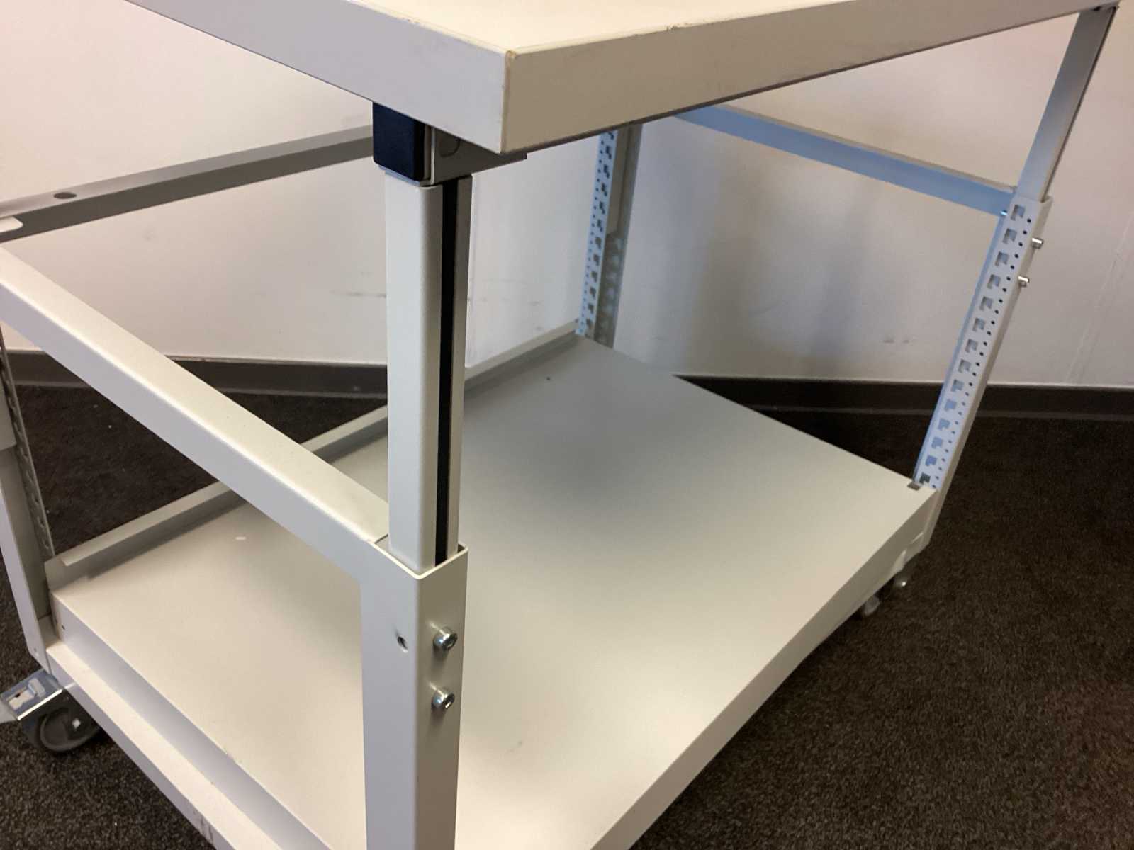 In hoogte verstelbare mobiele werkbank 1000x750 mm