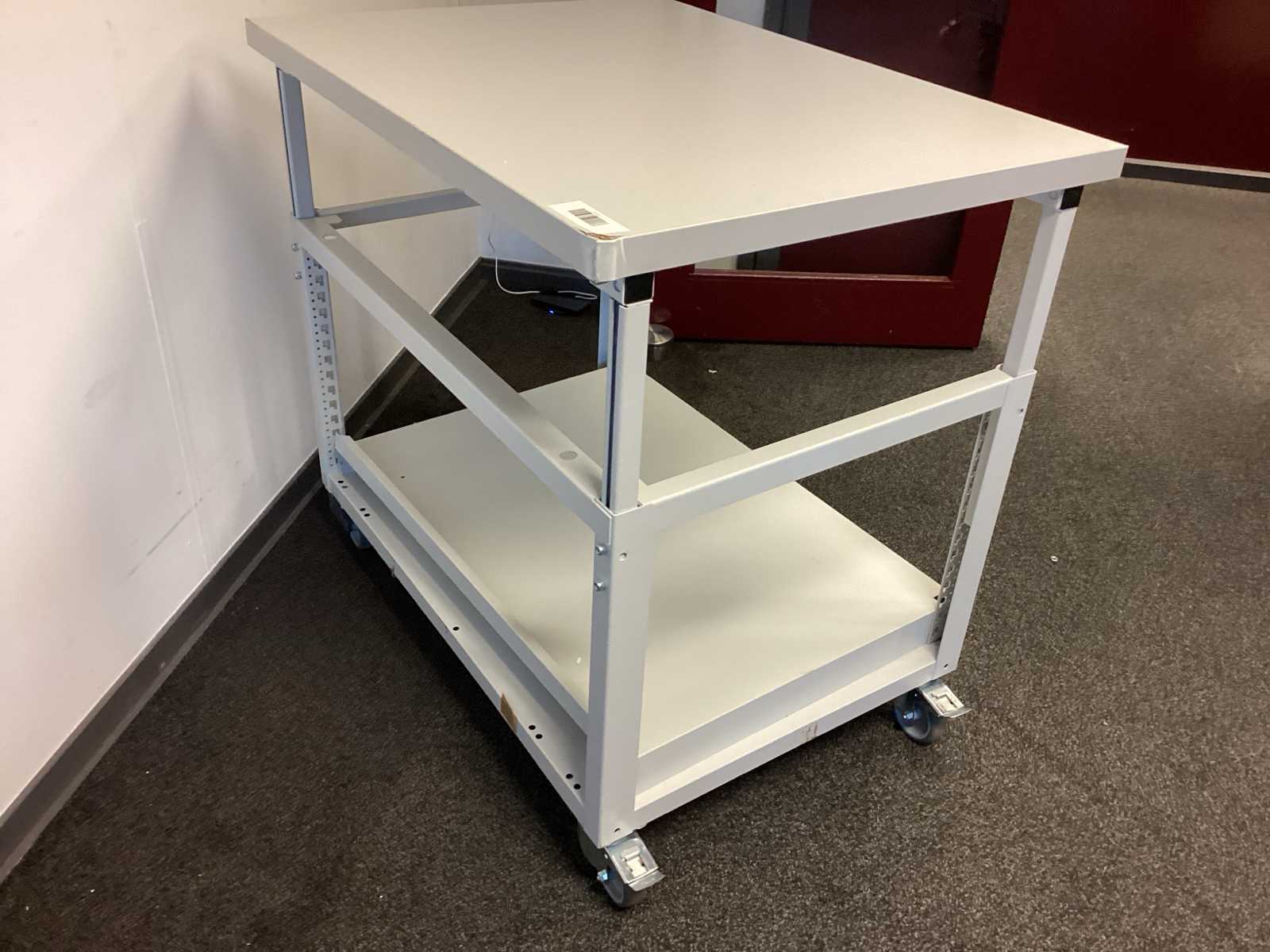 In hoogte verstelbare mobiele werkbank 1000x750 mm