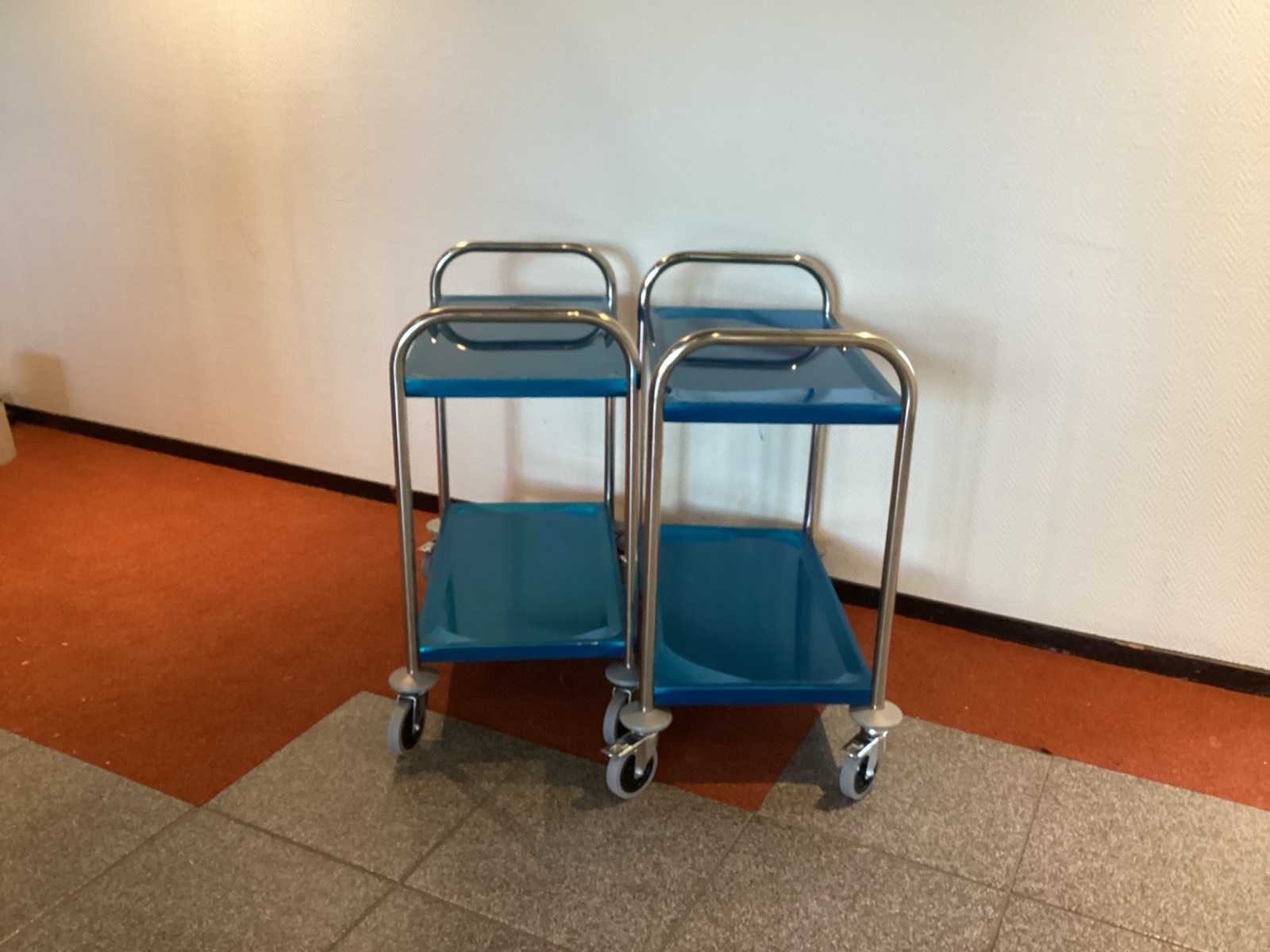 2x Kongamek RVS serveerwagen – compact en handzaam