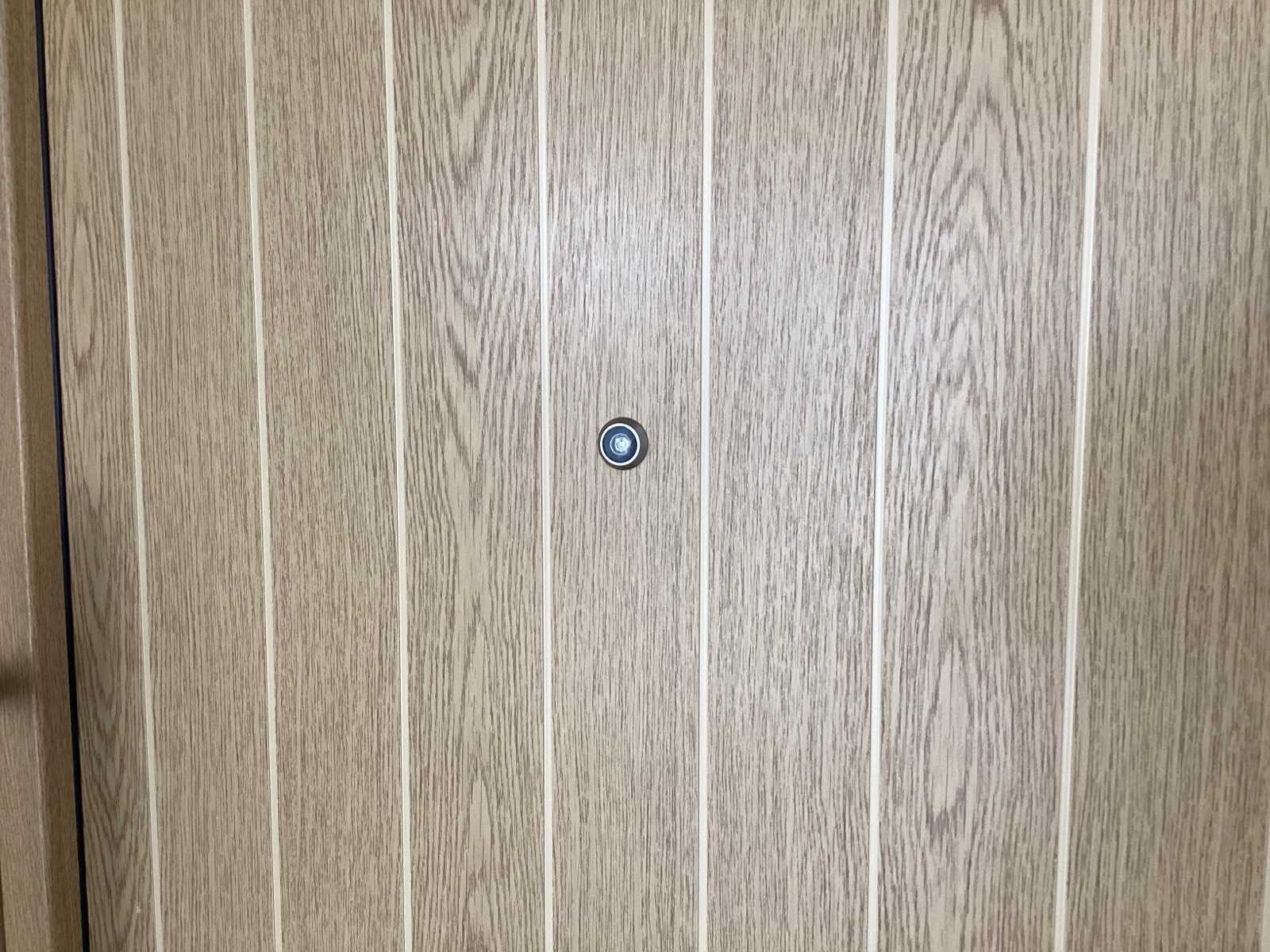 Wit kunststof buitendeur met kozijn en spionoog, 1015 x 2145 mm
