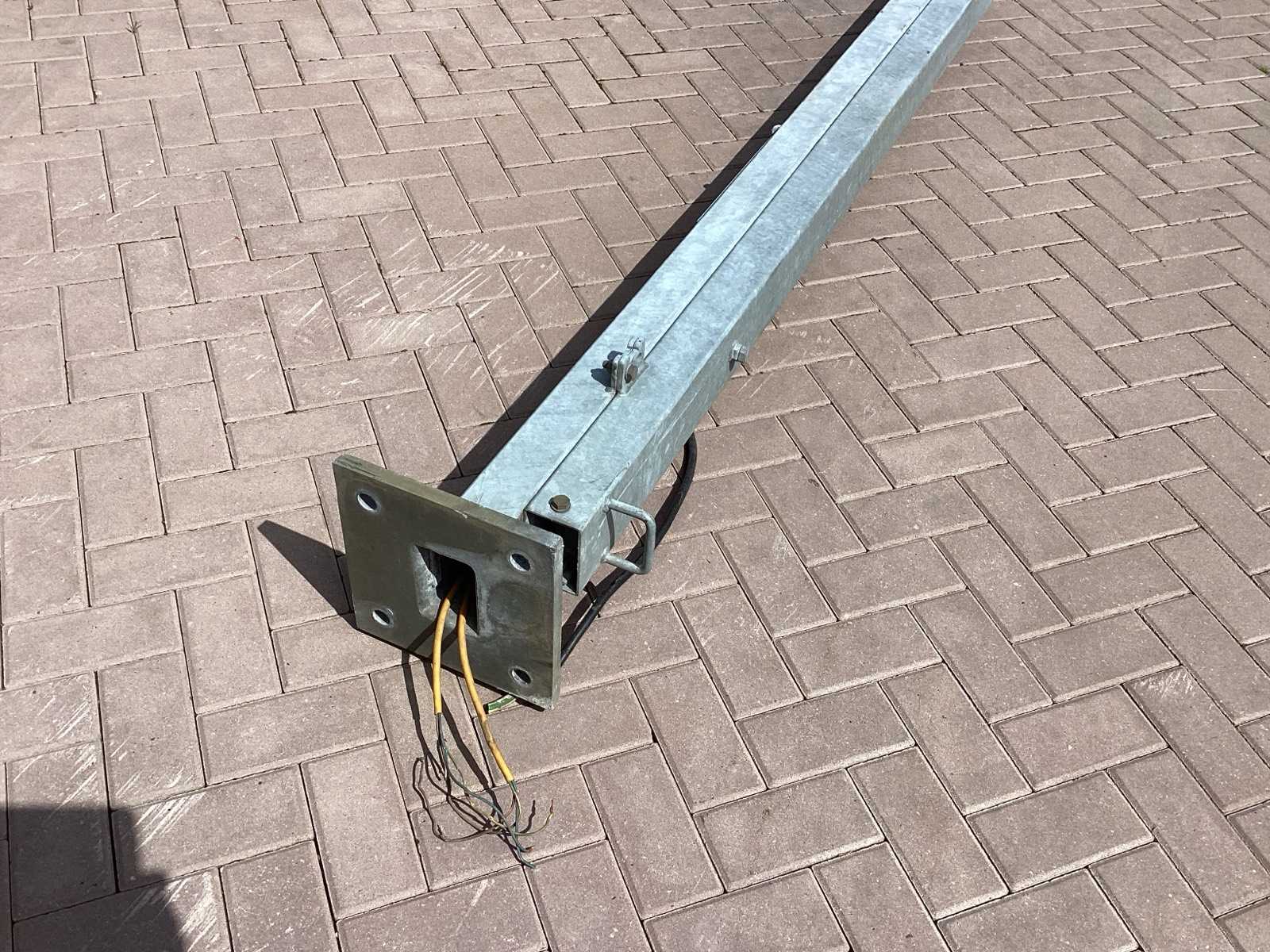 Bouwlamp met voetplaat 29 x 29 cm en hoogte 5 m