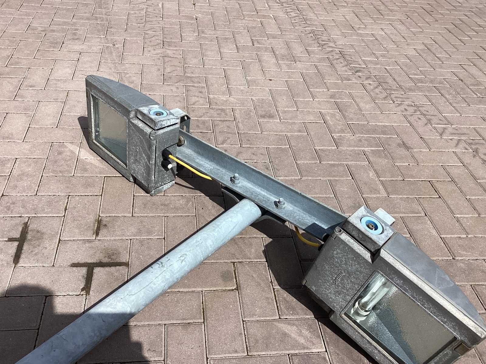 Bouwlamp met voetplaat 29 x 29 cm en hoogte 5 m