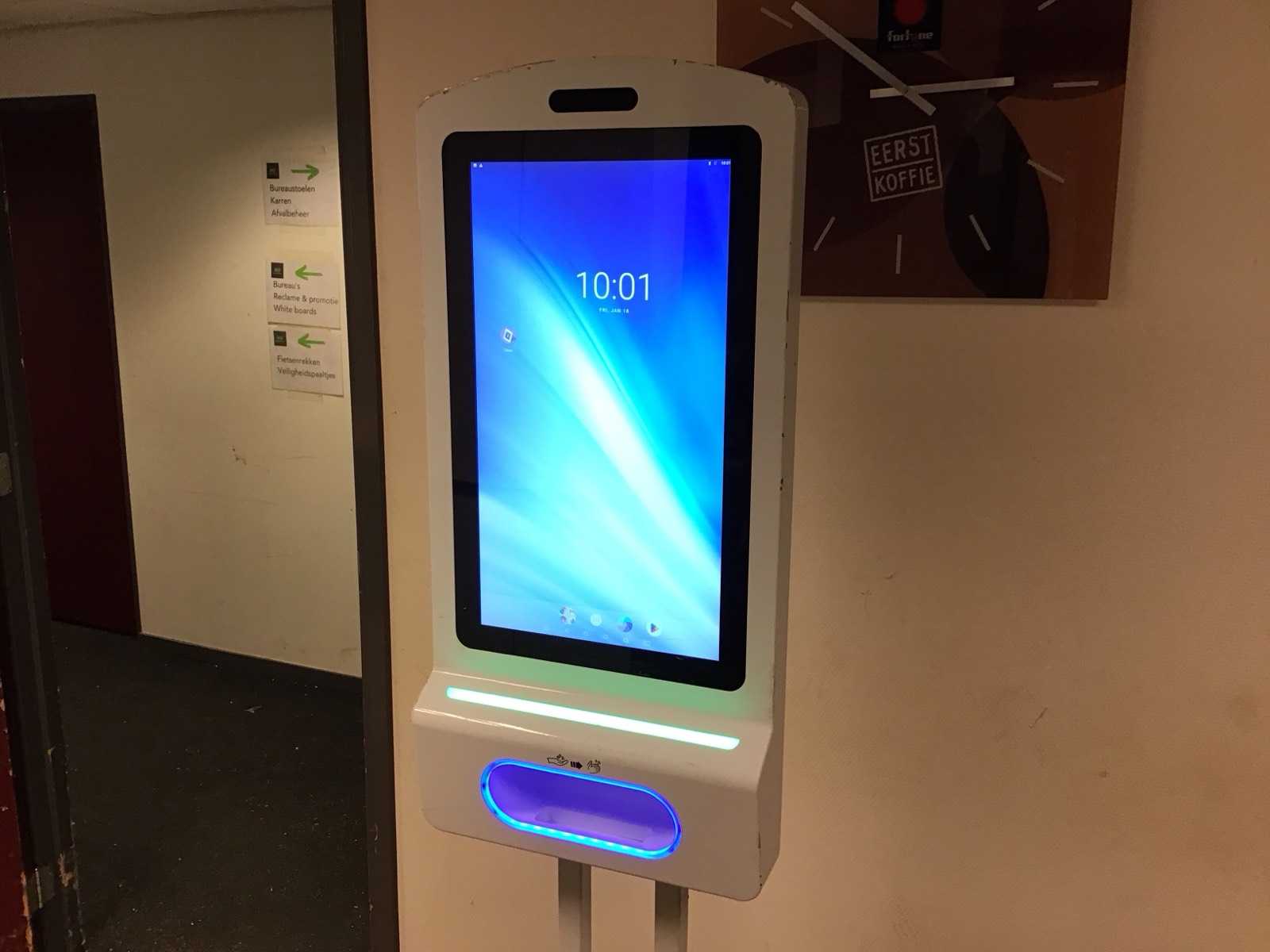 Sapo digitale hand sanitizer met 20,5" Android touch display