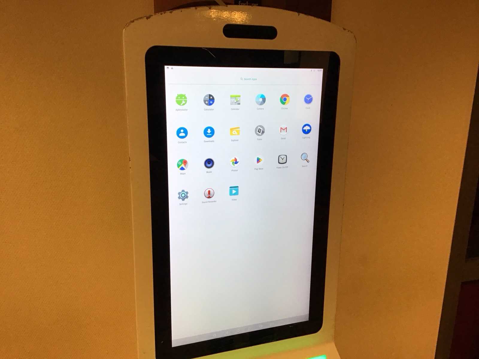 Sapo digitale hand sanitizer met 20,5" Android touch display