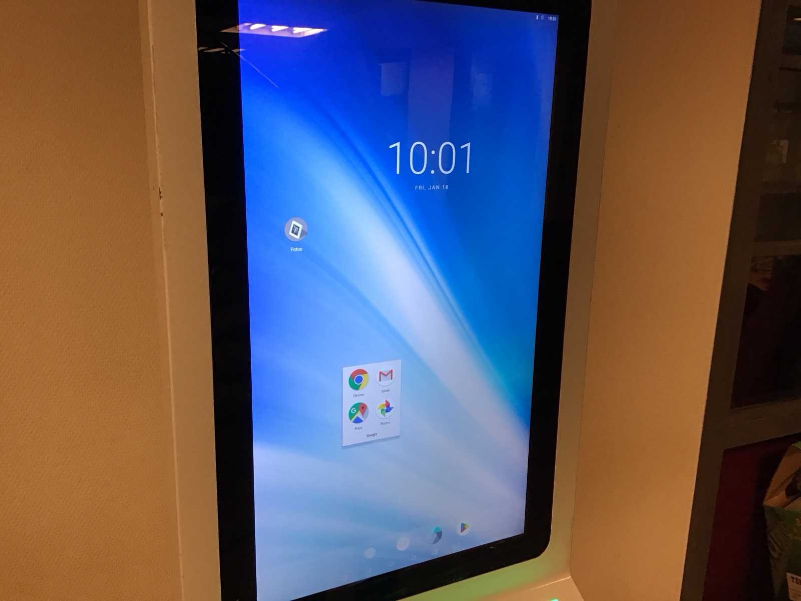 Sapo digitale hand sanitizer met 20,5" Android touch display