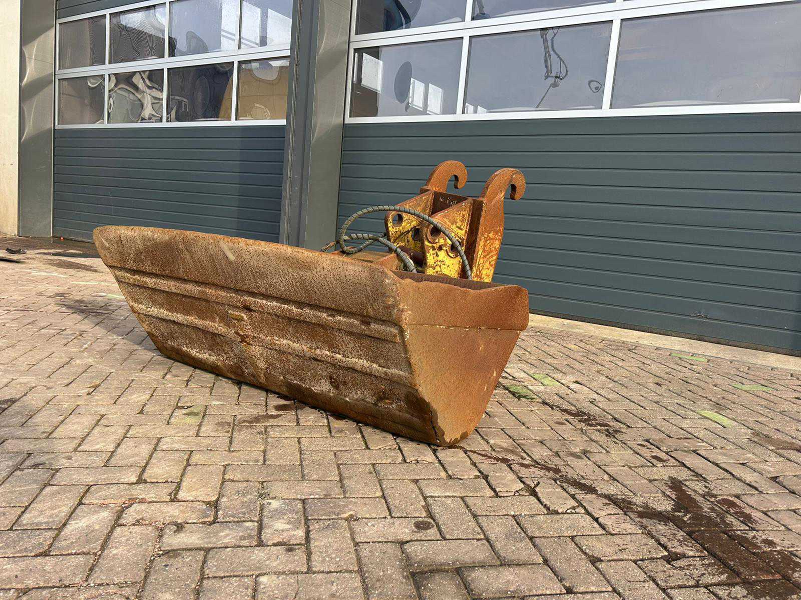 Kantelbak met graafbakkant van 1600 mm