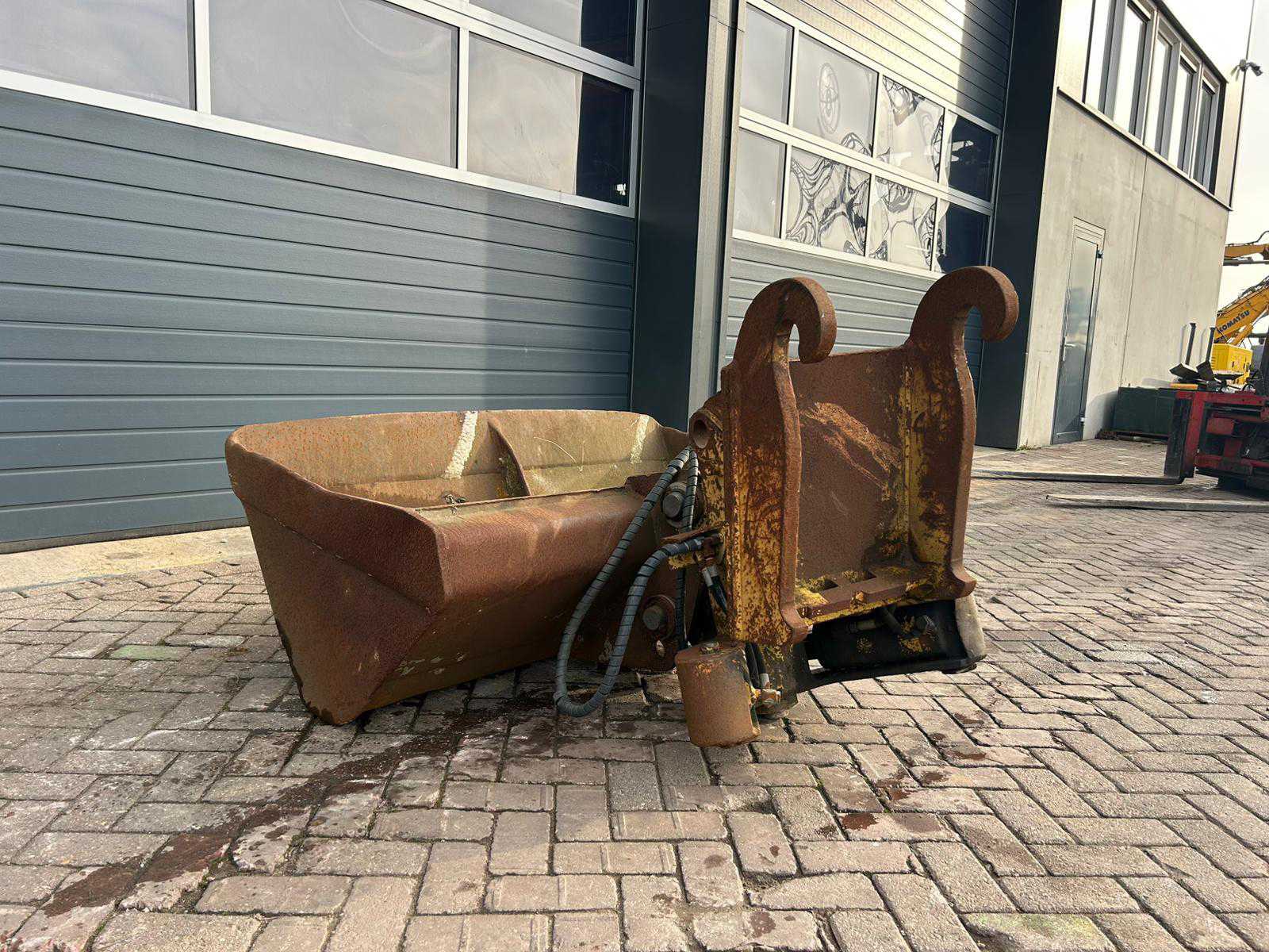 Kantelbak met graafbakkant van 1600 mm
