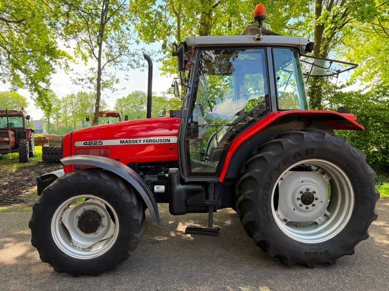 2000 Massey Ferguson 4225 Vierwielaangedreven landbouwtractor