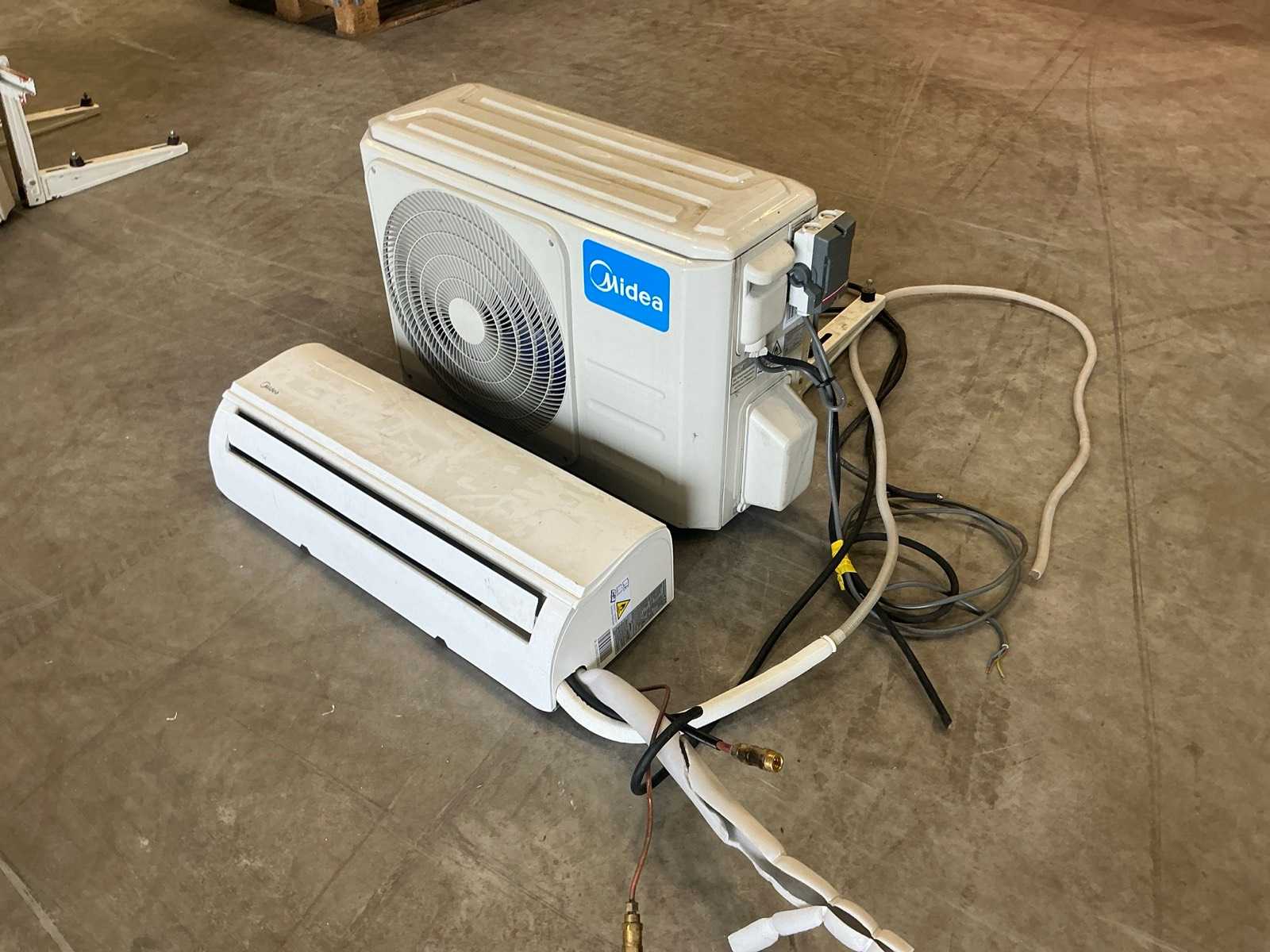 Midea Airco’s 2200W (3x)
