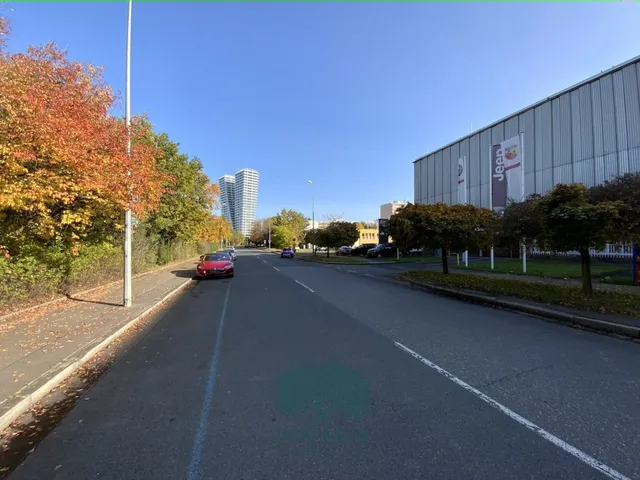 Parkovací místo v budově Cheb