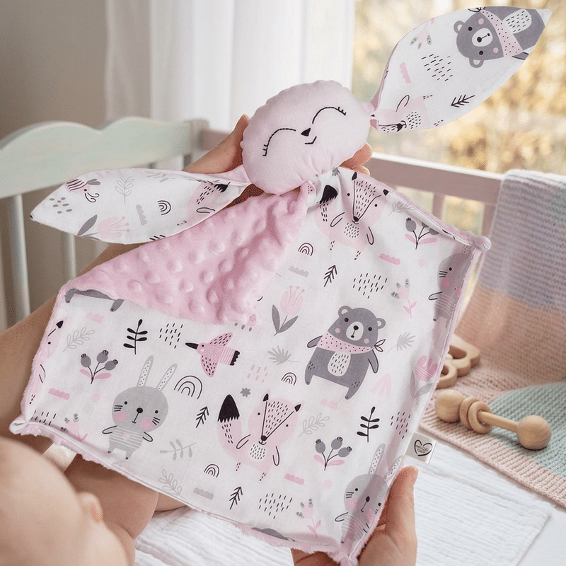 Nyuszkó szundikendő /erdei állatok