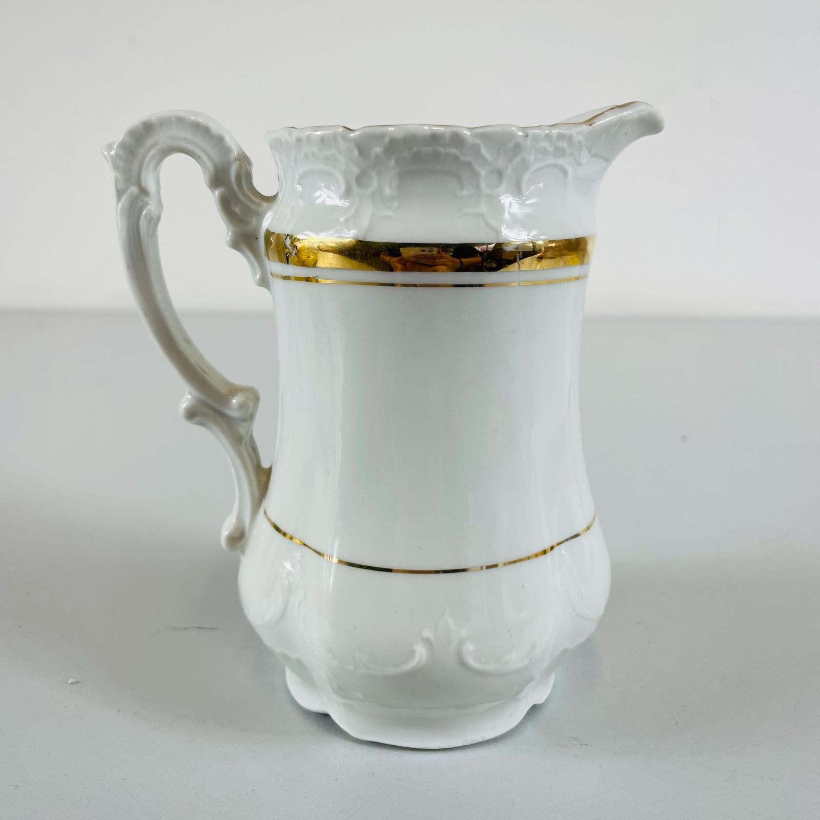 D1189 - PORCELÁNOVÁ KONEV