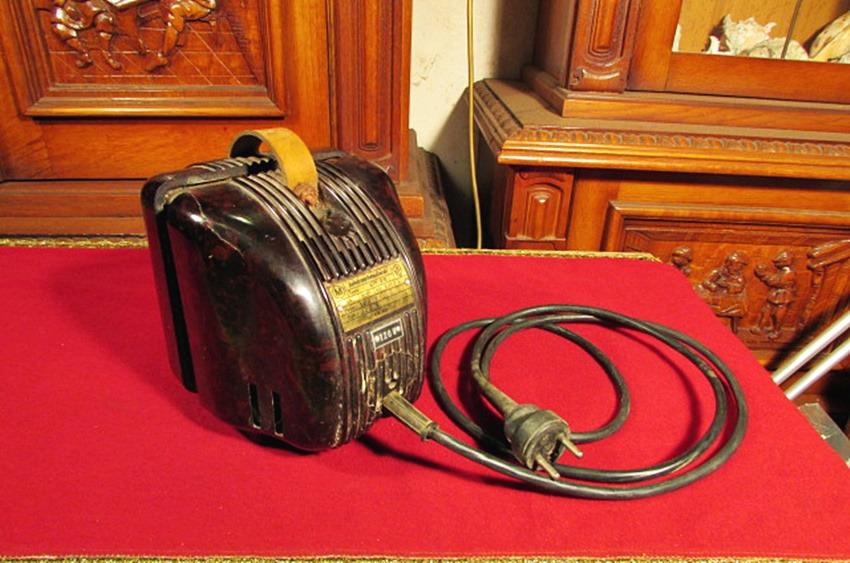 Historický transformátor 120V - 220V ESČ ATP 38 /13064/