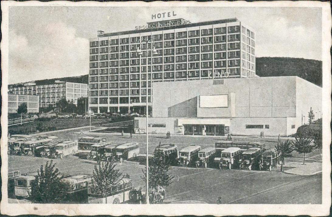 10D11531 Zlín - společenský dům, kino