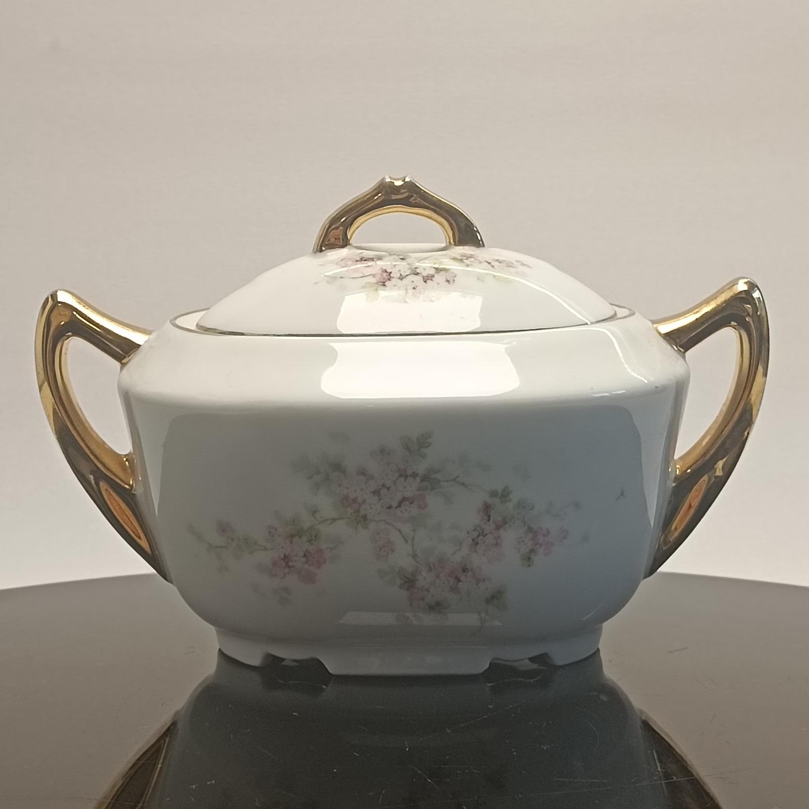 Stará porcelánová cukřenka s květy
