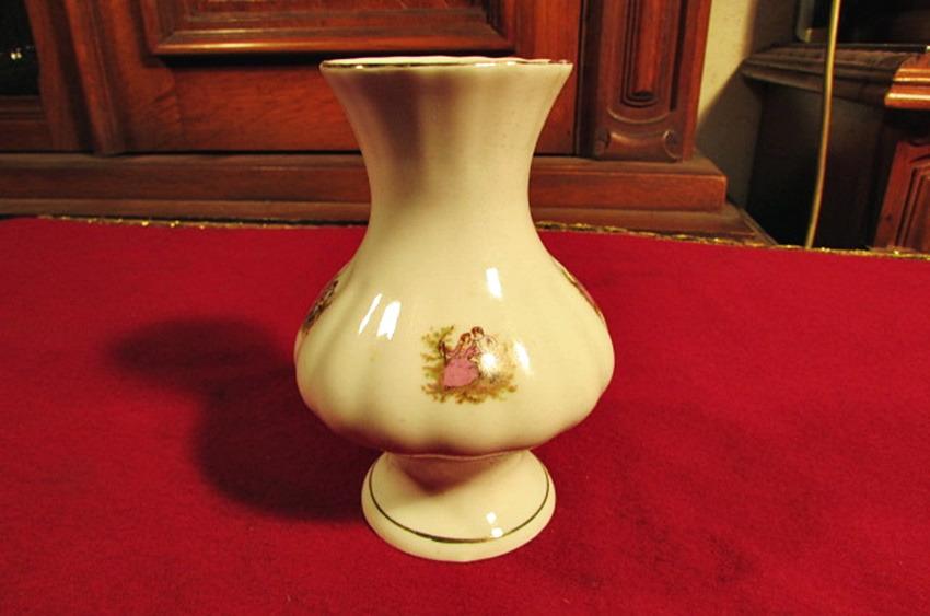 KRÁSNÁ PORCELÁNOVÁ VÁZIČKA - MILENCI /14893/
