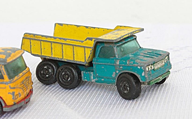 TŘI STARÁ AUTÍČKA MATCH BOX ATD. /8520