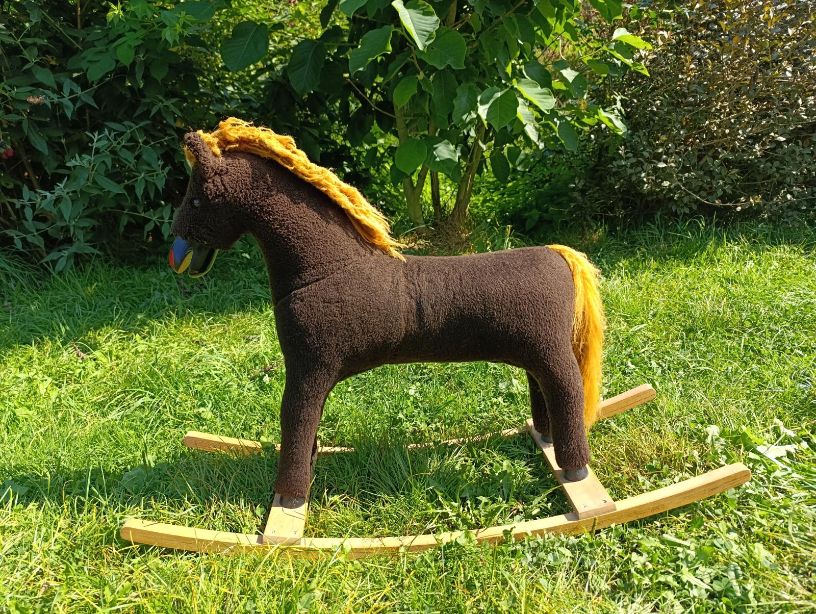 HOUPACÍ KŮŇ