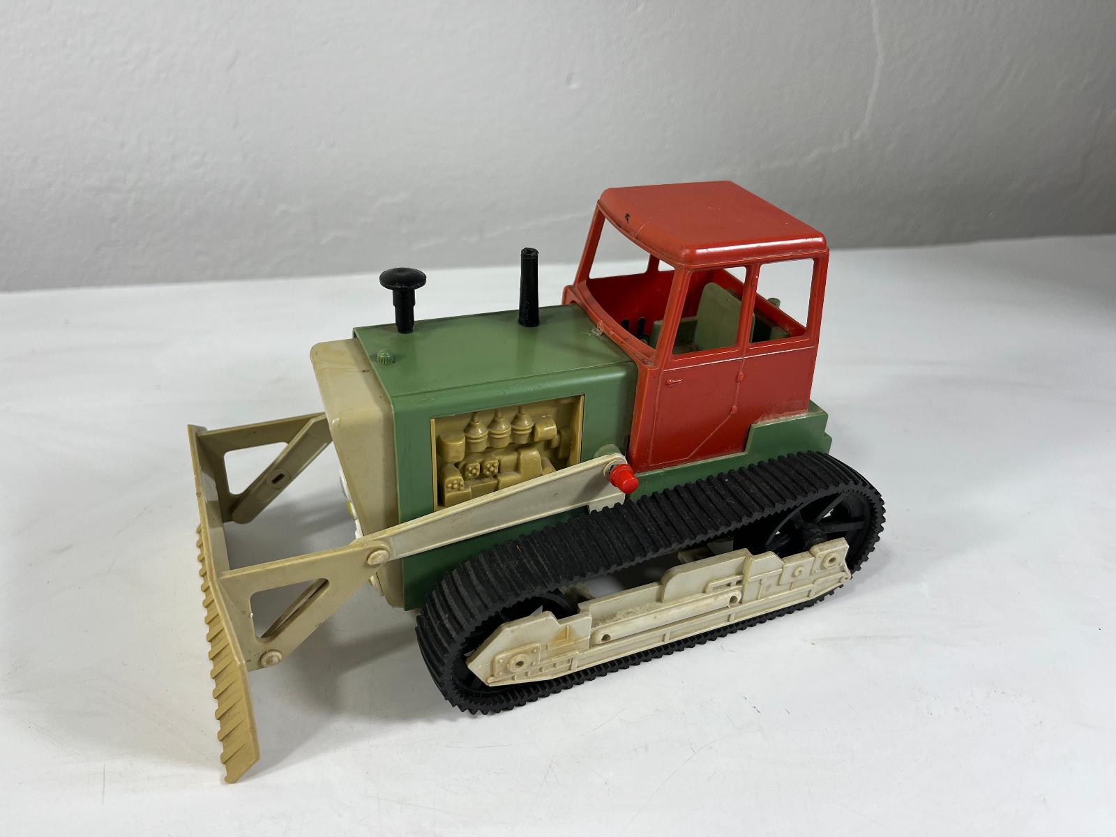 Plastový buldozer - pasák - stará retro hračka