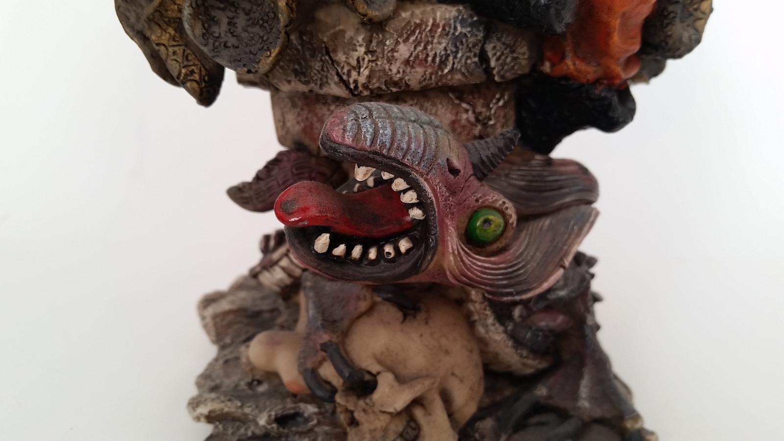 figurka čaroděj drak lebka fantasy
