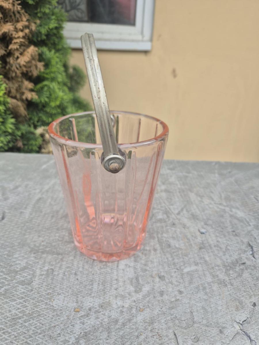 Staré sklo, miska, plastika