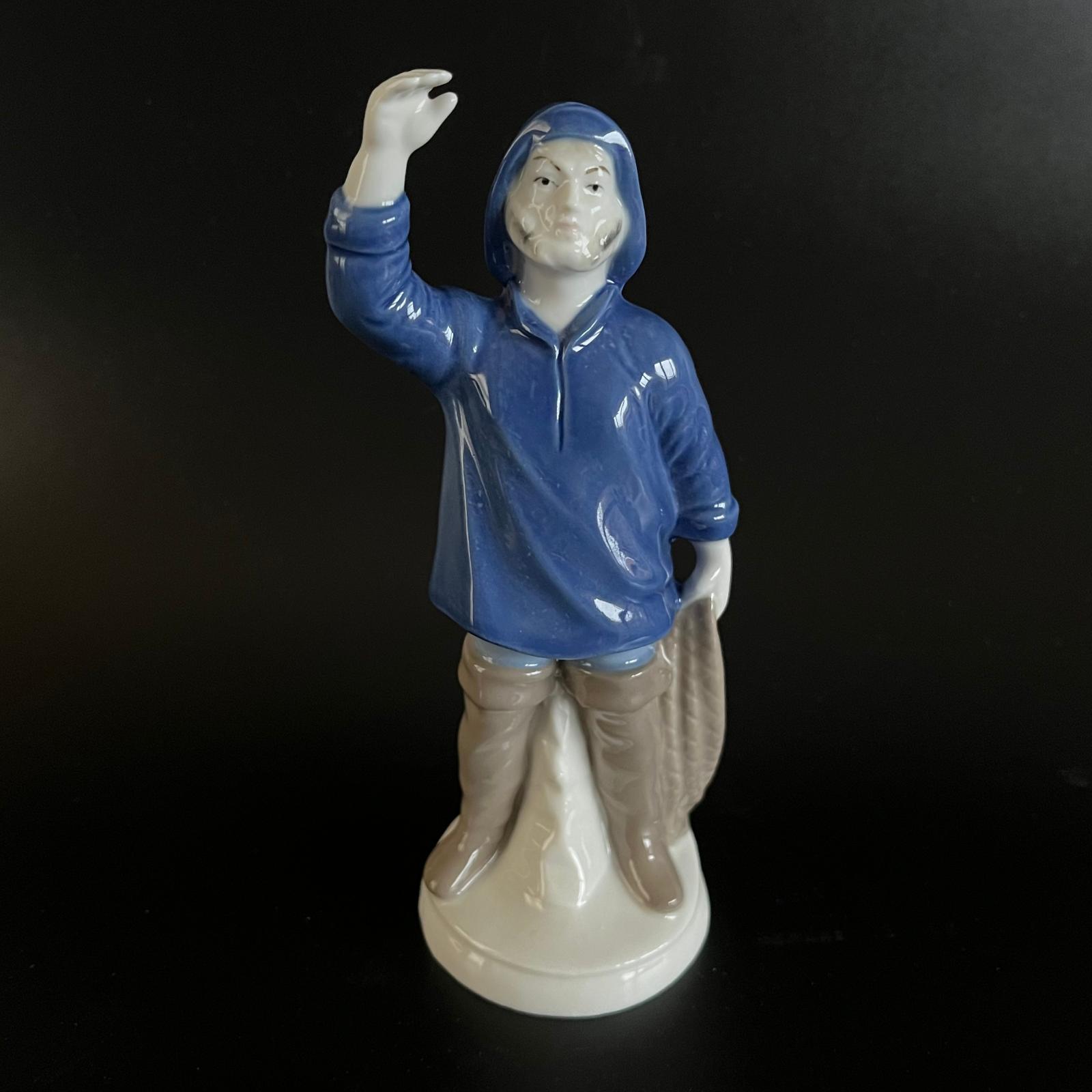 Porcelánová retro soška Rybář 18 cm, Lippelsdorf
