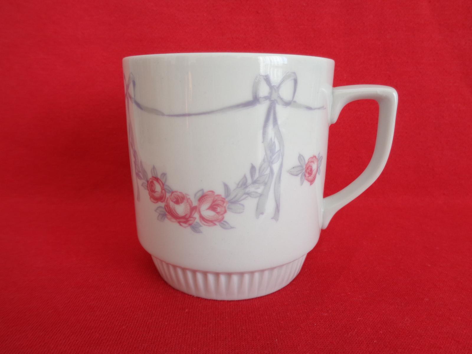 Porcelánový hrnek - Royal Dux Czechoslovakia