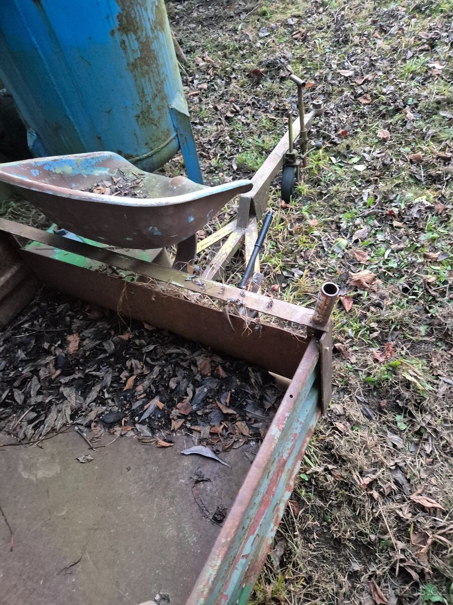 Vlek, přívěs , vlečka za traktor