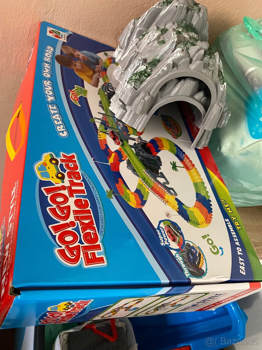 Dráha Go Go Flexile track se dvěma tunely