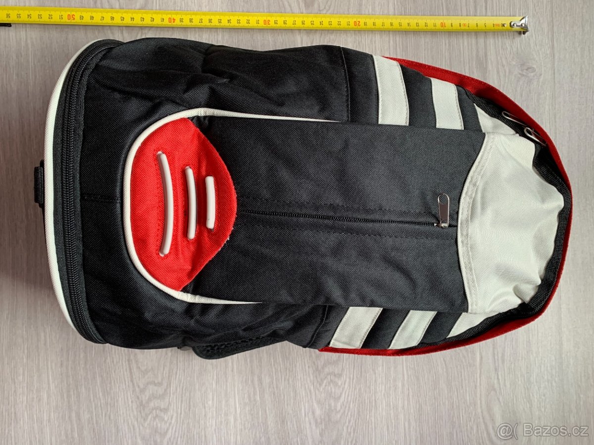 Nový černý batoh s bílým