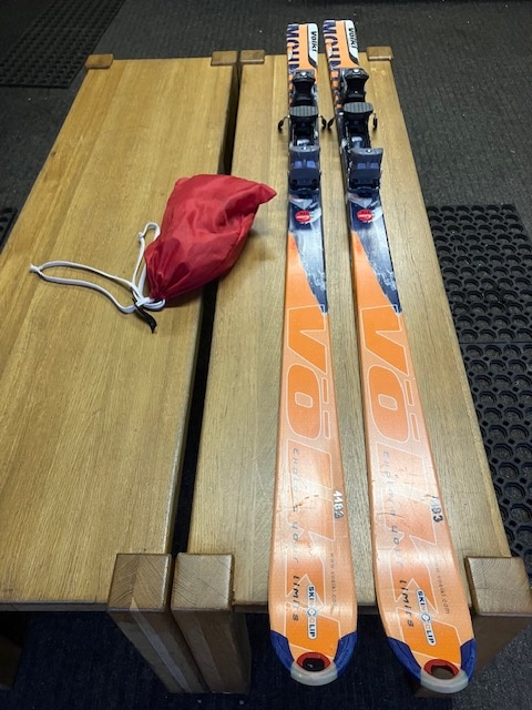 Skialpy Volkl Mountain 177cm, váz.M, pásy contour