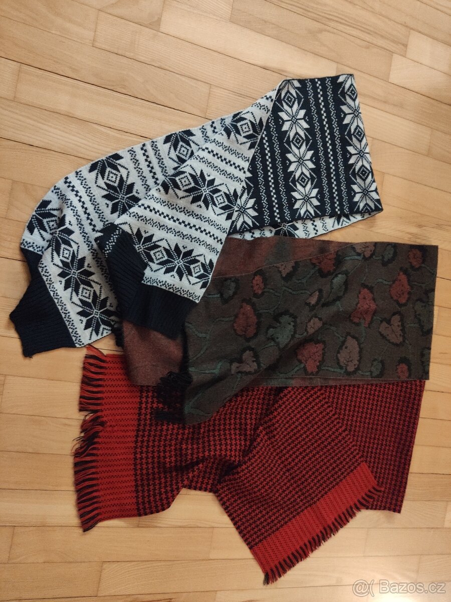Tři kusy zimních šál