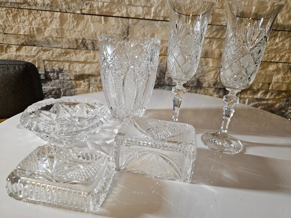 BROUŠENÁ VÁZA, DOZA,CUKŘENKA,ČÍŠE,POPELNÍK