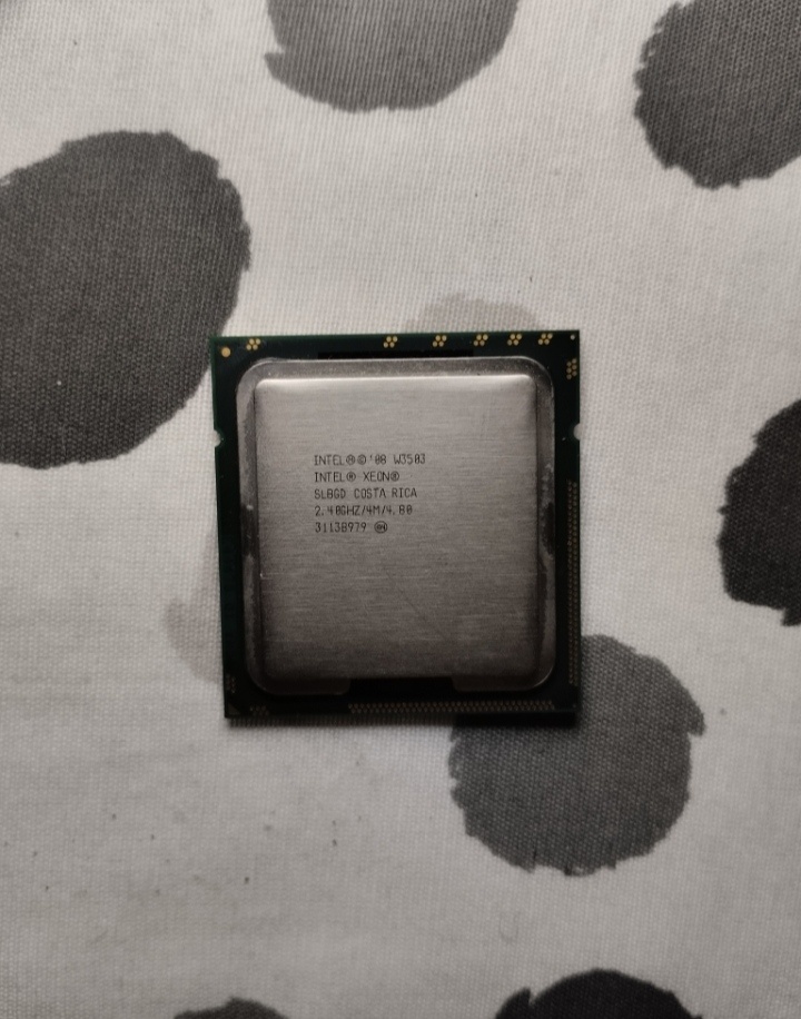 Prodám procesor Intel Xeon SLBGD 2.4 GHz