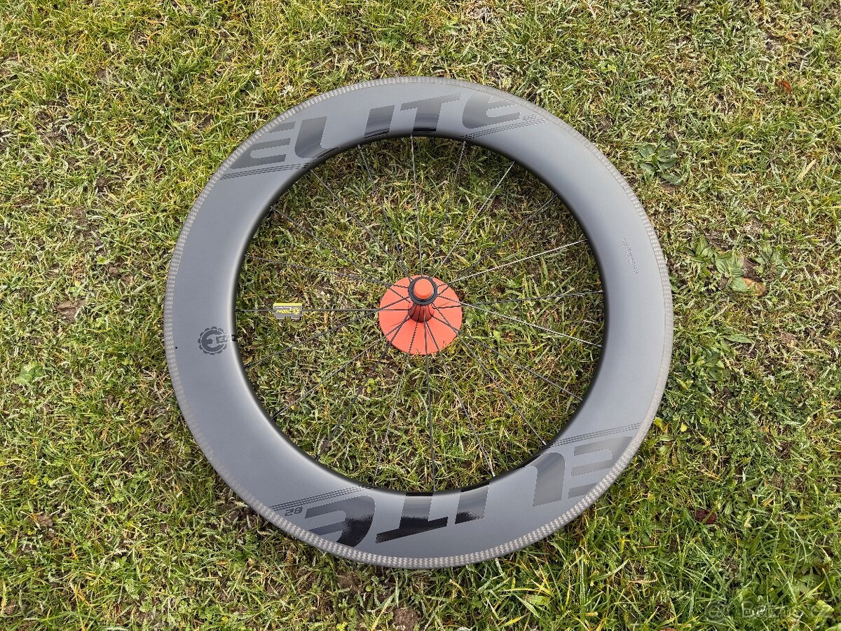 Přední plášťové karbonové kolo Elite Wheels 82 mm
