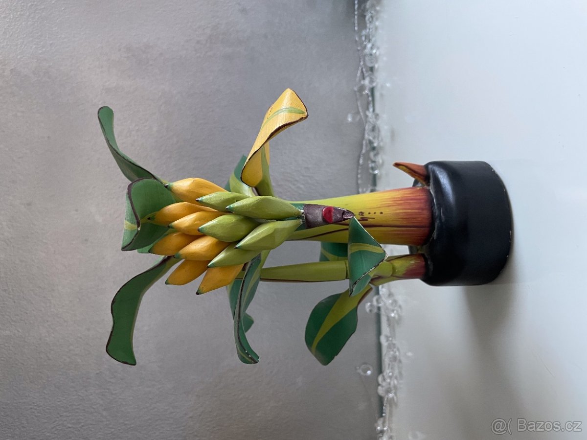 Prodám různé dekorace do bytu ( vázy, svícny, tác)