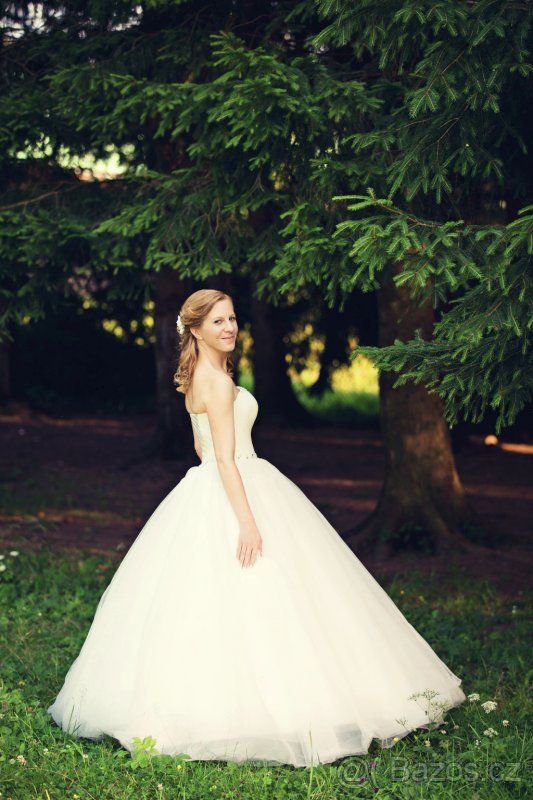 Luxusní svatební šaty