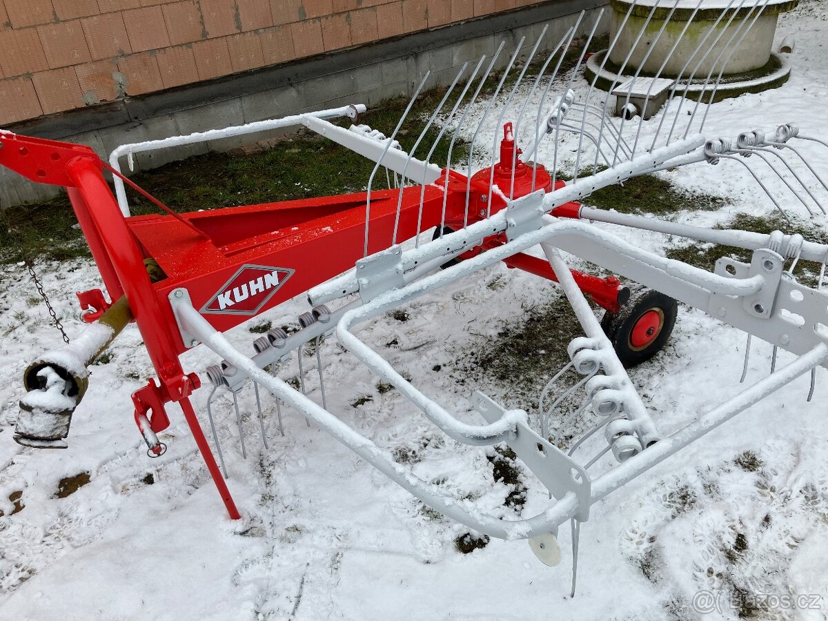 Nahrabovač sena Kuhn GA