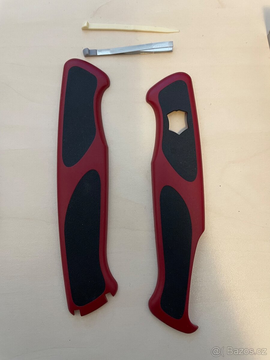 Střenky Victorinox Rangergrip 130mm