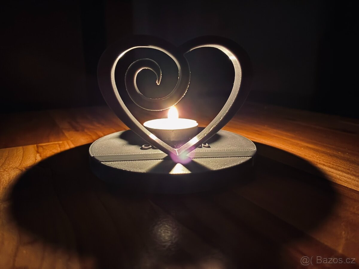 Originální svícen - Spirálové srdce