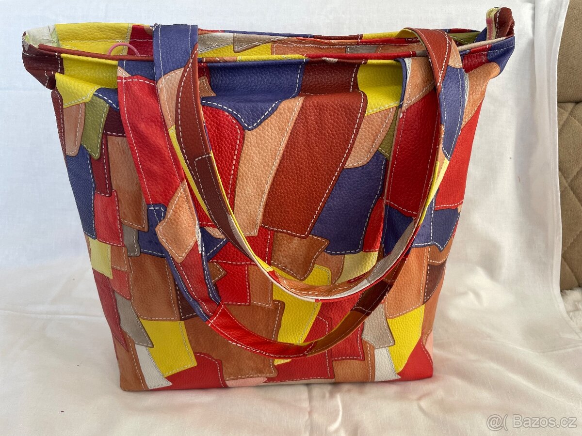 Krásná barevná kabelka přes rameno