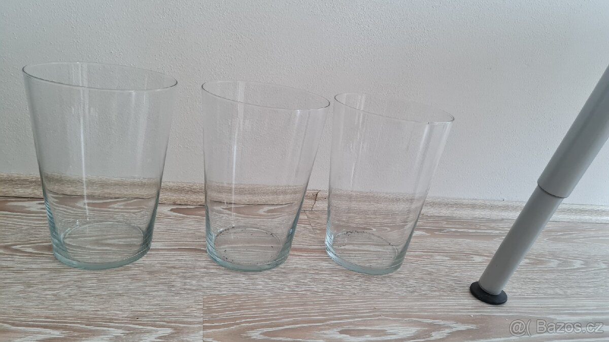 3 ks větší vázy