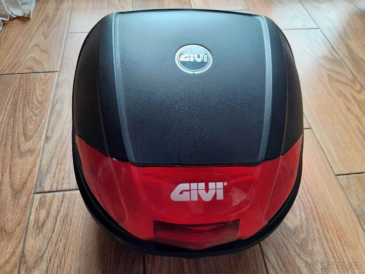 Kufr na moto Givi
