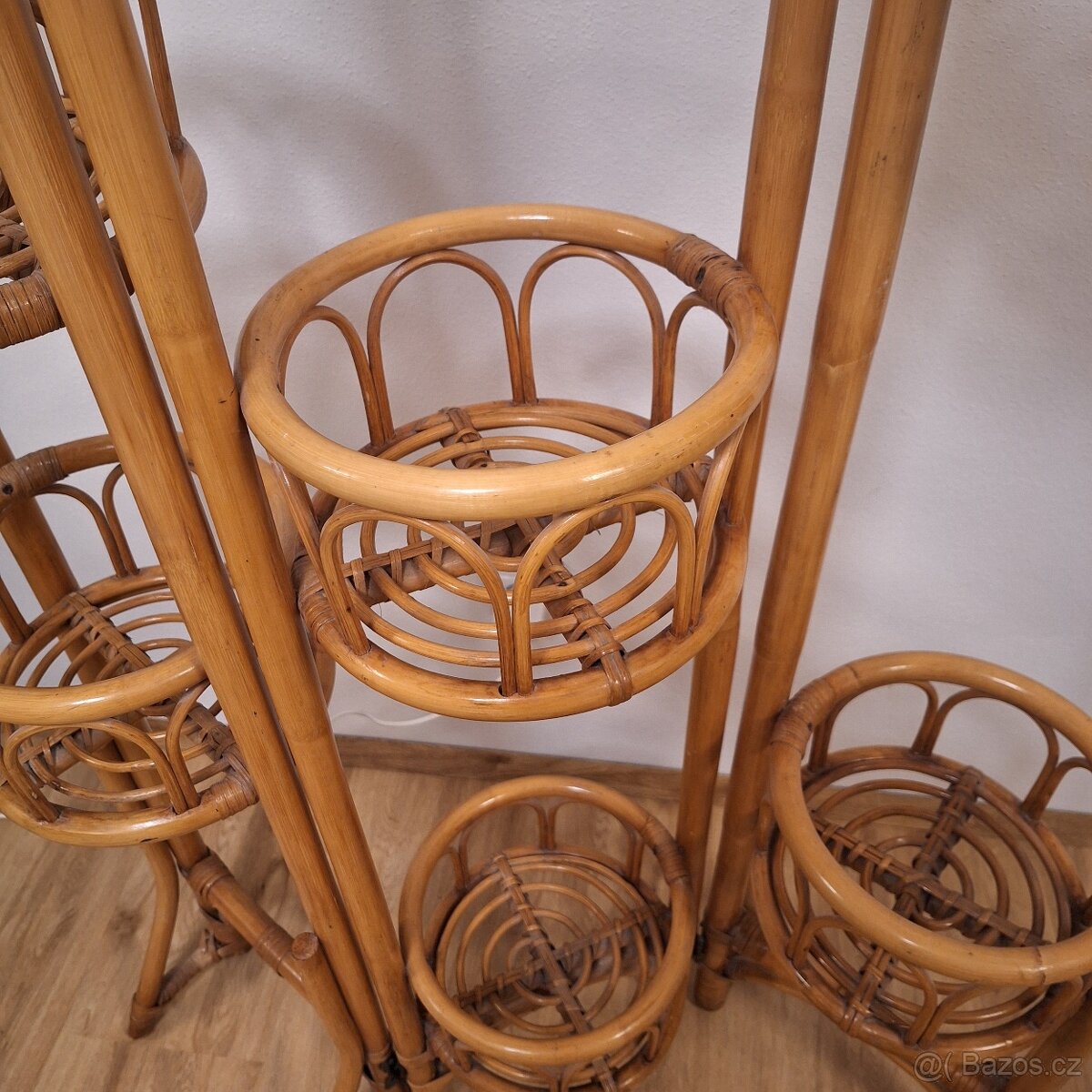 Velký ratanový stojan na kytky