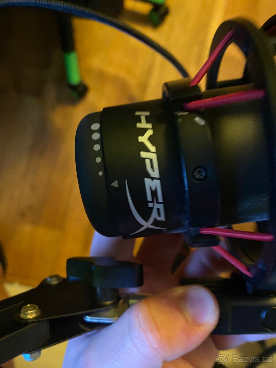 Prodám mikrofon HyperX QuadCast (Black/Red) s ramenem