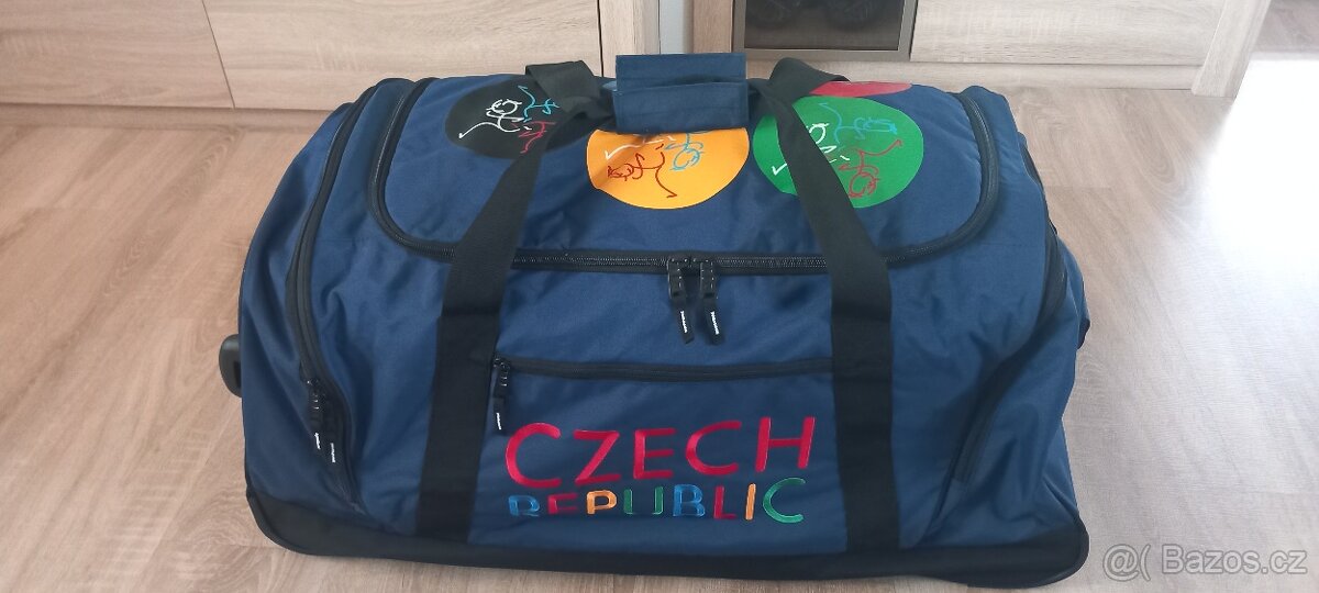 velké sportovní tašky s olympijskými motivy