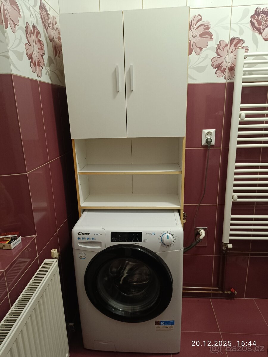 skříňka nad pračku