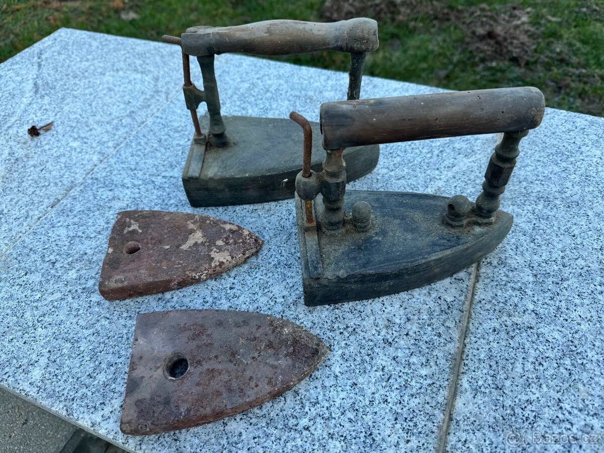 Starožitné žehličky 18cm a 19cm mosaz