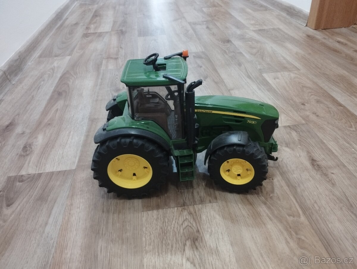 Prodám model John Deere traktor
